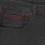 Rød kontrastsøm i lomme